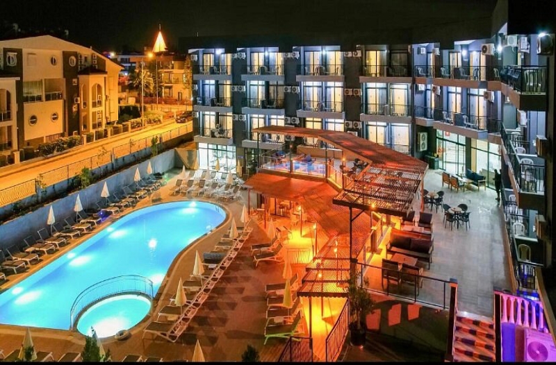 Clover Magic Park Side Hotel